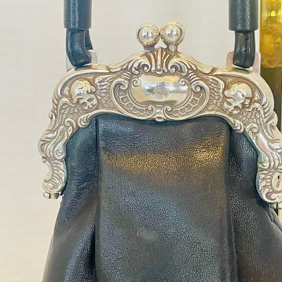 Brighton One World bag small  Black Crossbody Kisslock Snap
Closure Pouch - Picture 4 of 7